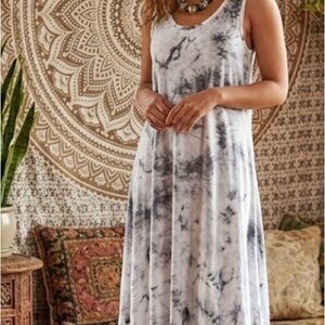 BOHEMIAN TIE DYE T-SHIRT PULL OVER DRESS. SIZE L